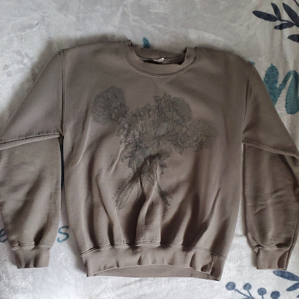 Sz Sm Lumineers Grey Floral Sweater